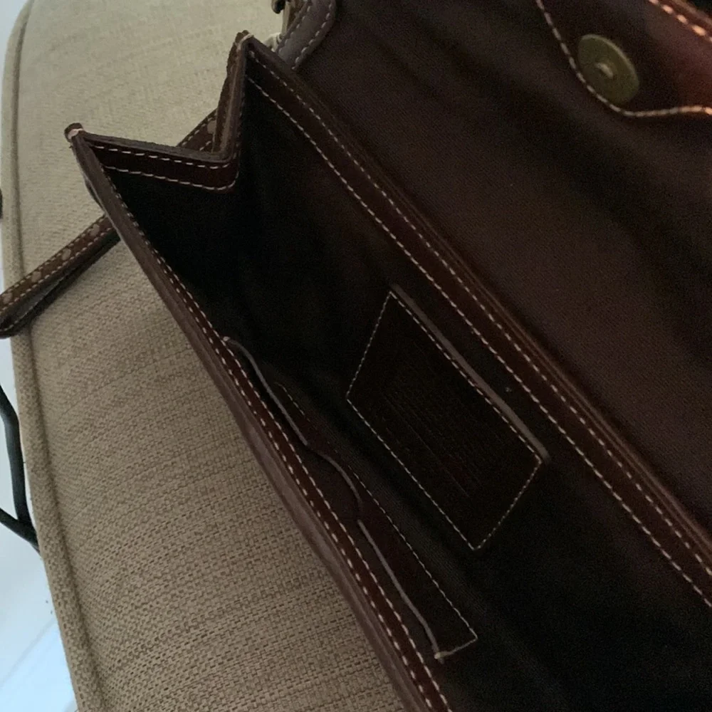 Coach signature C Clutch .. model 7058 - Picture 4 of 4